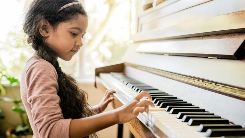 Beginner piano student